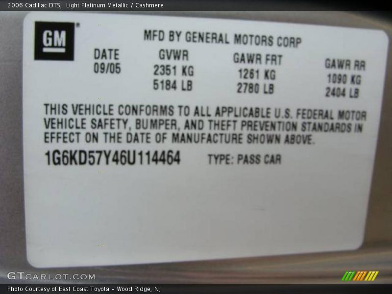 Light Platinum Metallic / Cashmere 2006 Cadillac DTS