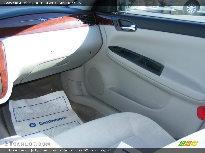 Silver Ice Metallic / Gray 2009 Chevrolet Impala LT