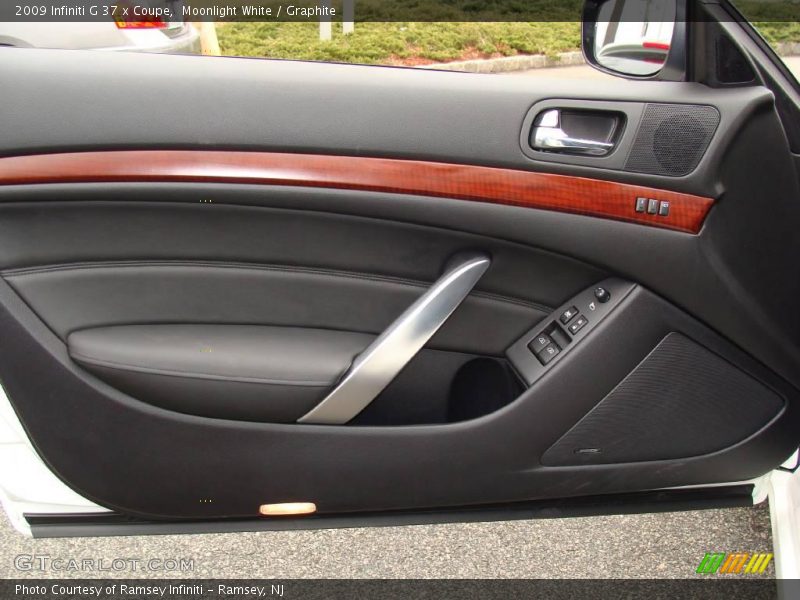 Moonlight White / Graphite 2009 Infiniti G 37 x Coupe