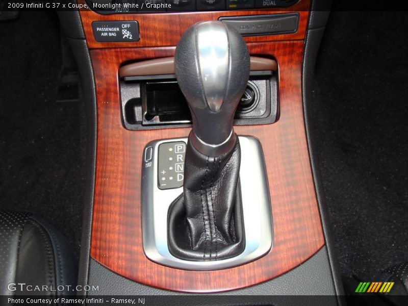 Moonlight White / Graphite 2009 Infiniti G 37 x Coupe