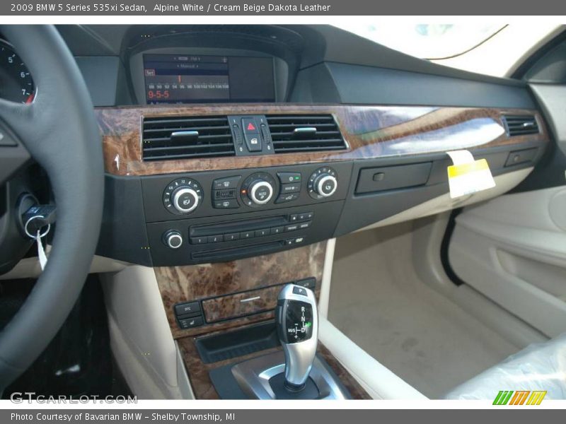 Alpine White / Cream Beige Dakota Leather 2009 BMW 5 Series 535xi Sedan