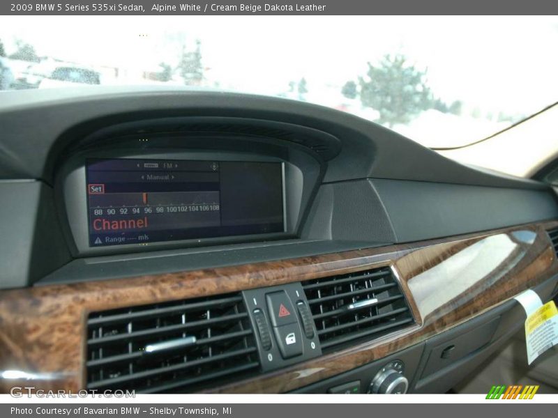 Alpine White / Cream Beige Dakota Leather 2009 BMW 5 Series 535xi Sedan