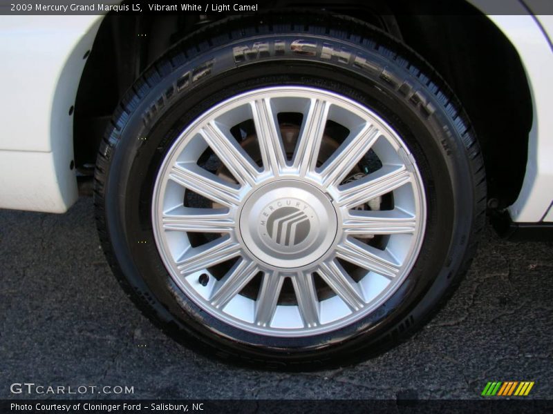 Vibrant White / Light Camel 2009 Mercury Grand Marquis LS