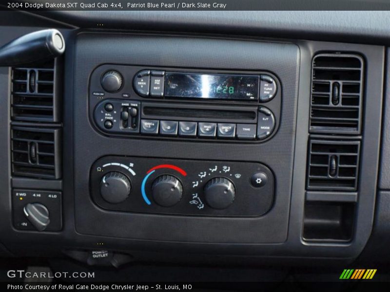 Patriot Blue Pearl / Dark Slate Gray 2004 Dodge Dakota SXT Quad Cab 4x4
