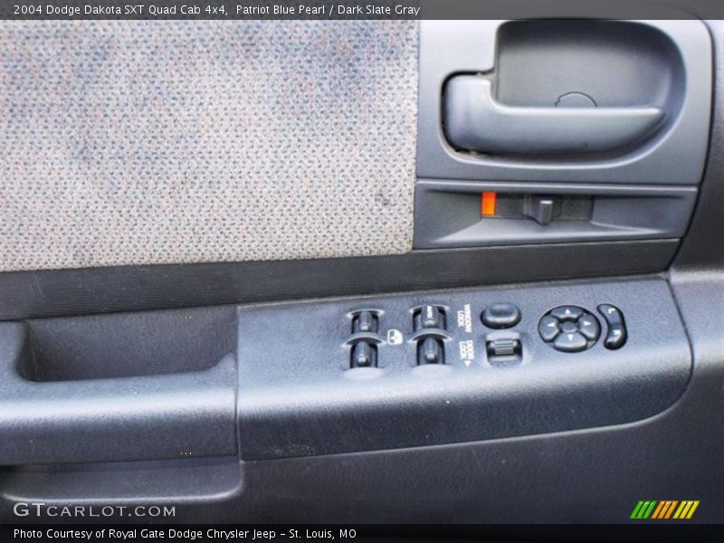 Patriot Blue Pearl / Dark Slate Gray 2004 Dodge Dakota SXT Quad Cab 4x4