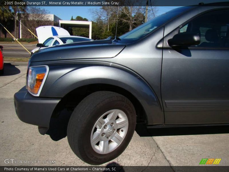Mineral Gray Metallic / Medium Slate Gray 2005 Dodge Durango ST