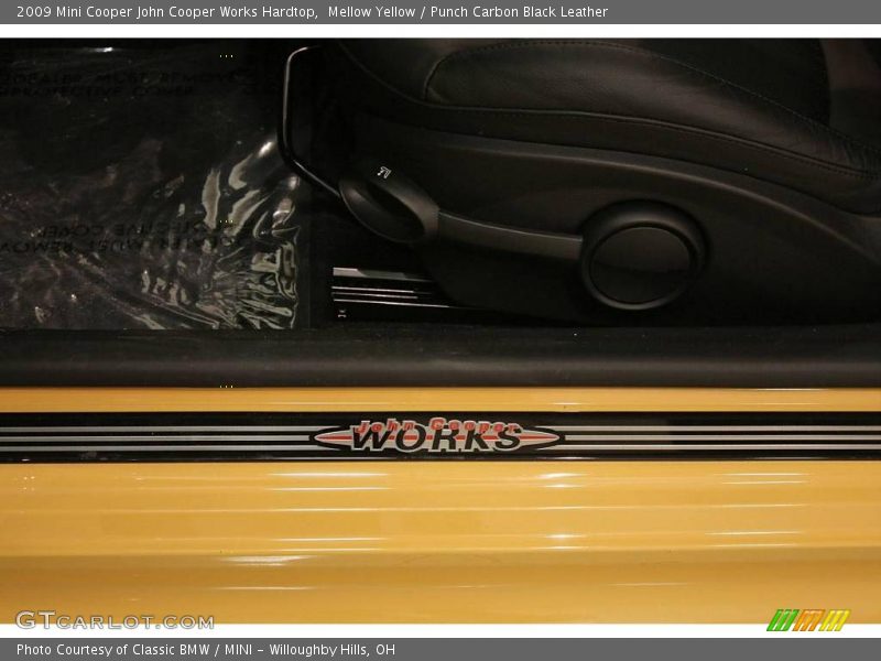Mellow Yellow / Punch Carbon Black Leather 2009 Mini Cooper John Cooper Works Hardtop