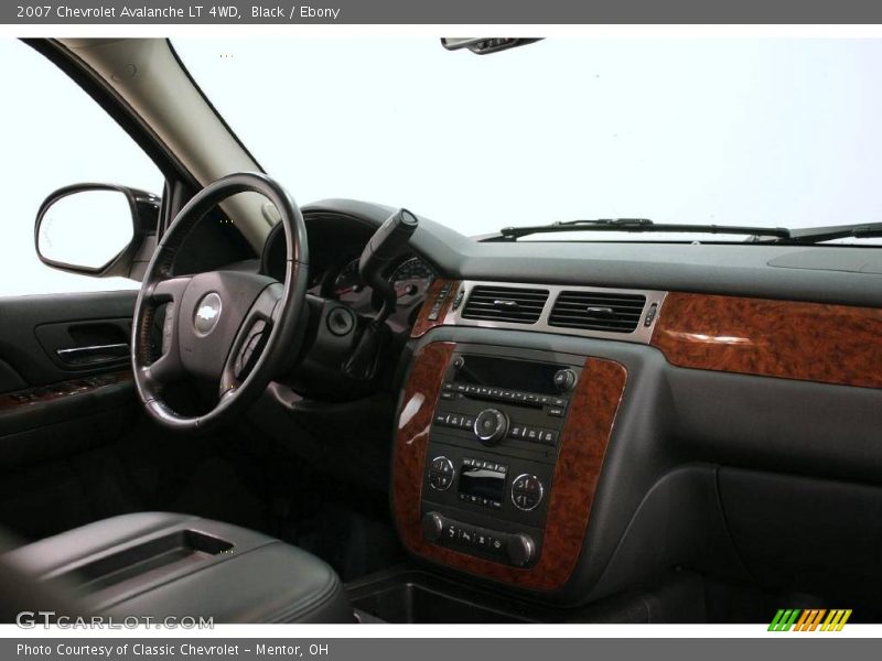 Black / Ebony 2007 Chevrolet Avalanche LT 4WD