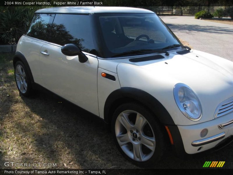 Pepper White / Panther Black 2004 Mini Cooper Hardtop