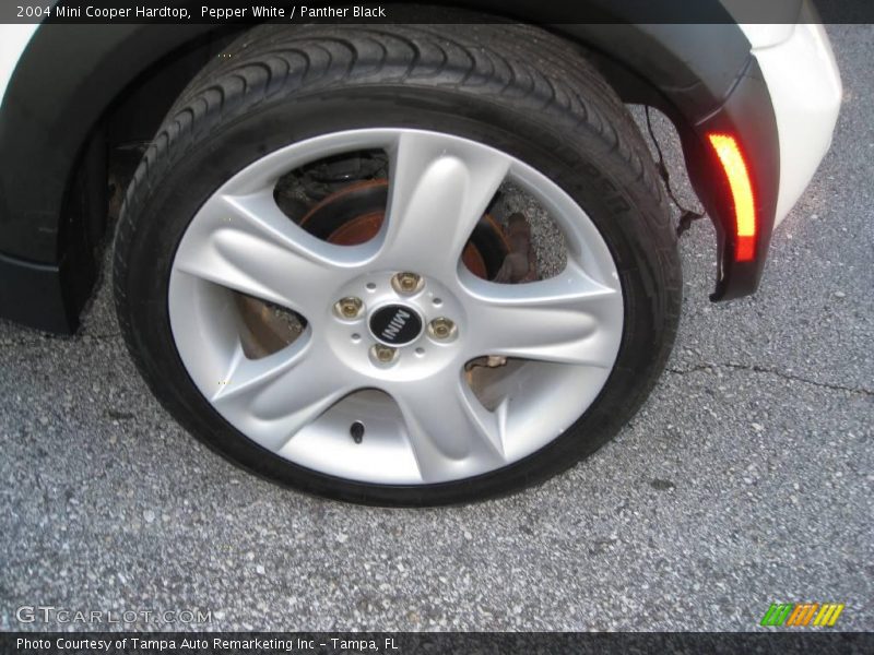 Pepper White / Panther Black 2004 Mini Cooper Hardtop