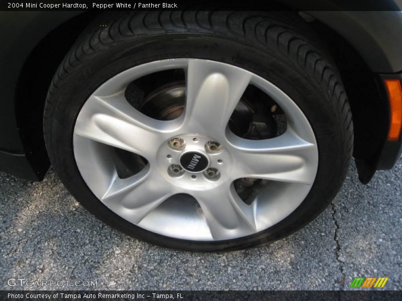 Pepper White / Panther Black 2004 Mini Cooper Hardtop
