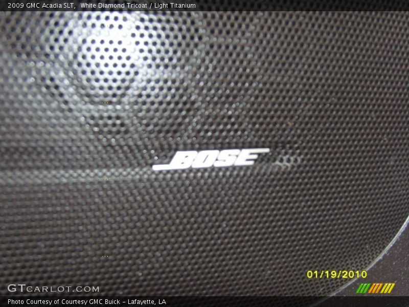 White Diamond Tricoat / Light Titanium 2009 GMC Acadia SLT