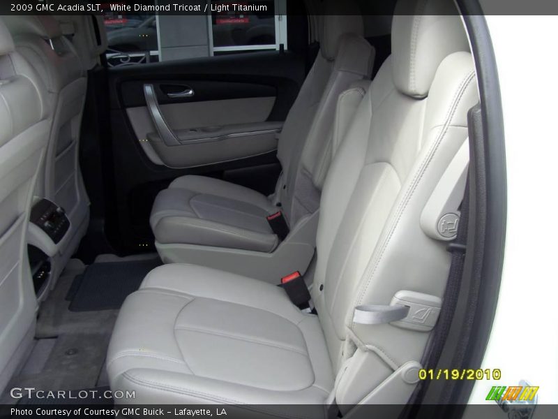 White Diamond Tricoat / Light Titanium 2009 GMC Acadia SLT