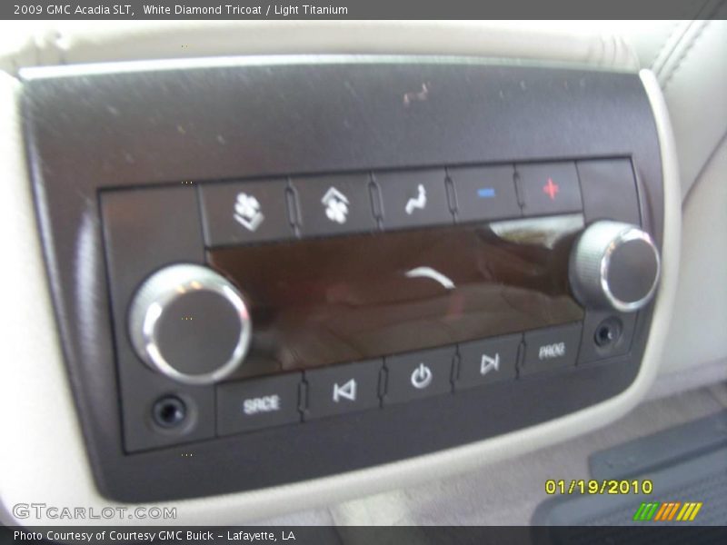 White Diamond Tricoat / Light Titanium 2009 GMC Acadia SLT