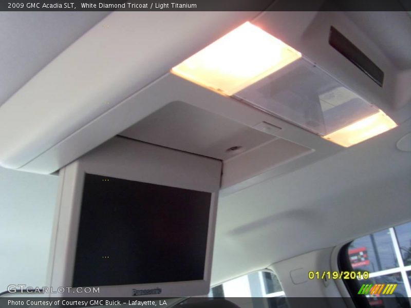 White Diamond Tricoat / Light Titanium 2009 GMC Acadia SLT