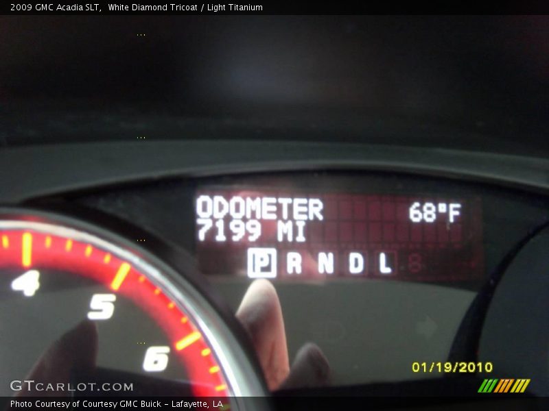 White Diamond Tricoat / Light Titanium 2009 GMC Acadia SLT