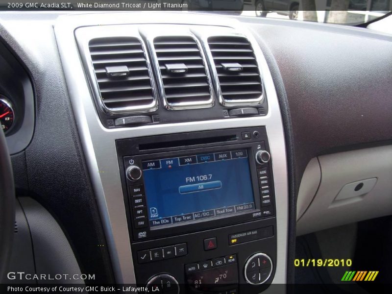 White Diamond Tricoat / Light Titanium 2009 GMC Acadia SLT