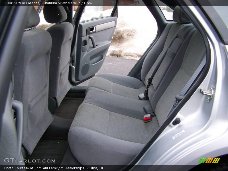 Titanium Silver Metallic / Grey 2008 Suzuki Forenza