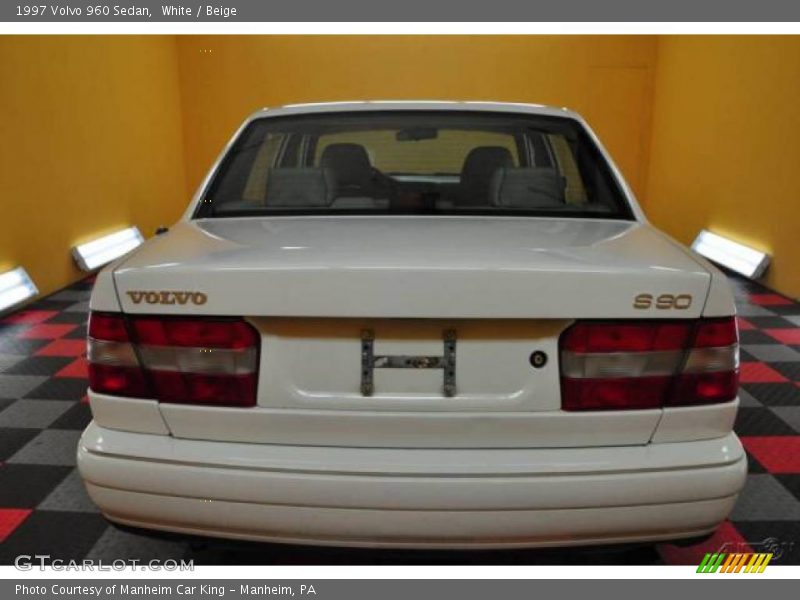 White / Beige 1997 Volvo 960 Sedan