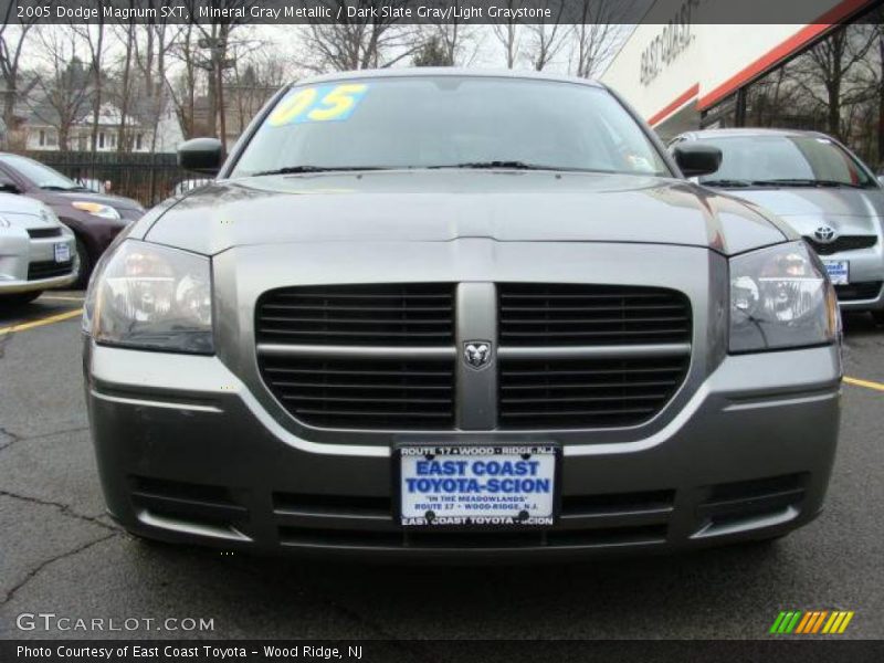 Mineral Gray Metallic / Dark Slate Gray/Light Graystone 2005 Dodge Magnum SXT