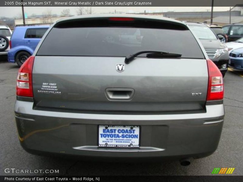 Mineral Gray Metallic / Dark Slate Gray/Light Graystone 2005 Dodge Magnum SXT