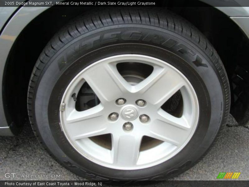 Mineral Gray Metallic / Dark Slate Gray/Light Graystone 2005 Dodge Magnum SXT