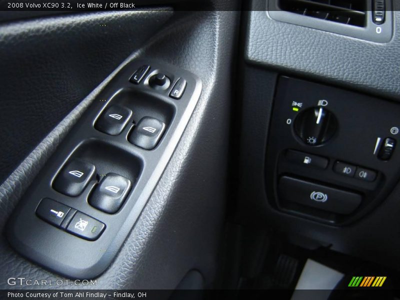 Ice White / Off Black 2008 Volvo XC90 3.2
