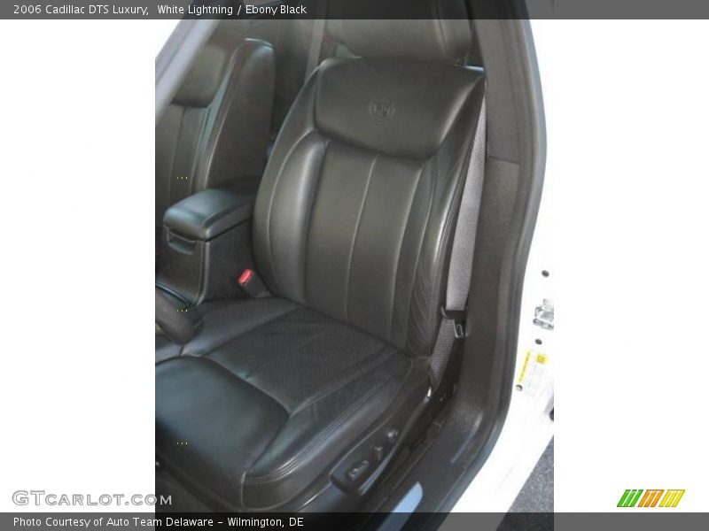 White Lightning / Ebony Black 2006 Cadillac DTS Luxury