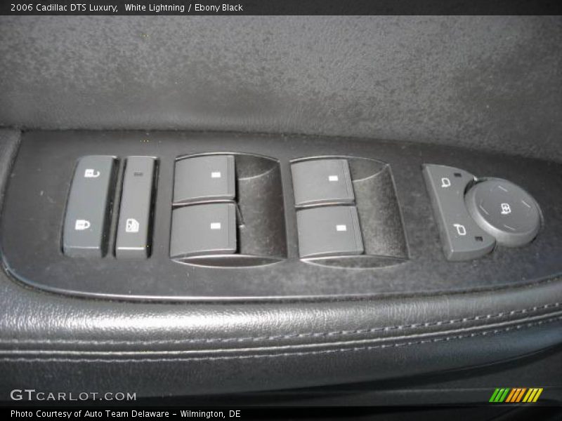 White Lightning / Ebony Black 2006 Cadillac DTS Luxury