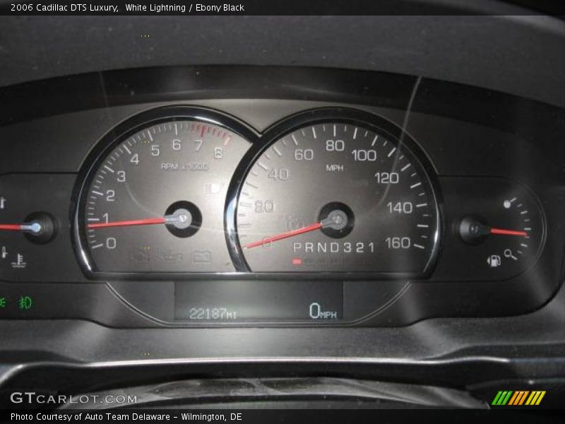 White Lightning / Ebony Black 2006 Cadillac DTS Luxury