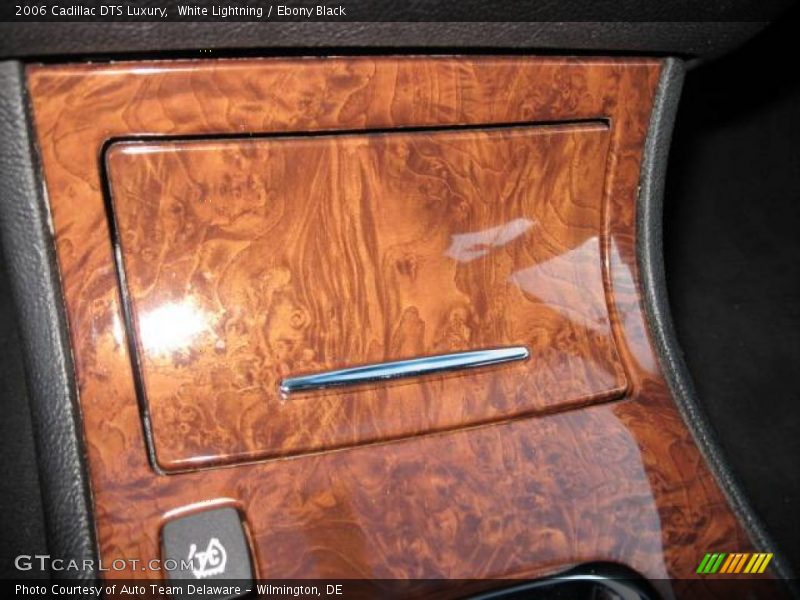 White Lightning / Ebony Black 2006 Cadillac DTS Luxury