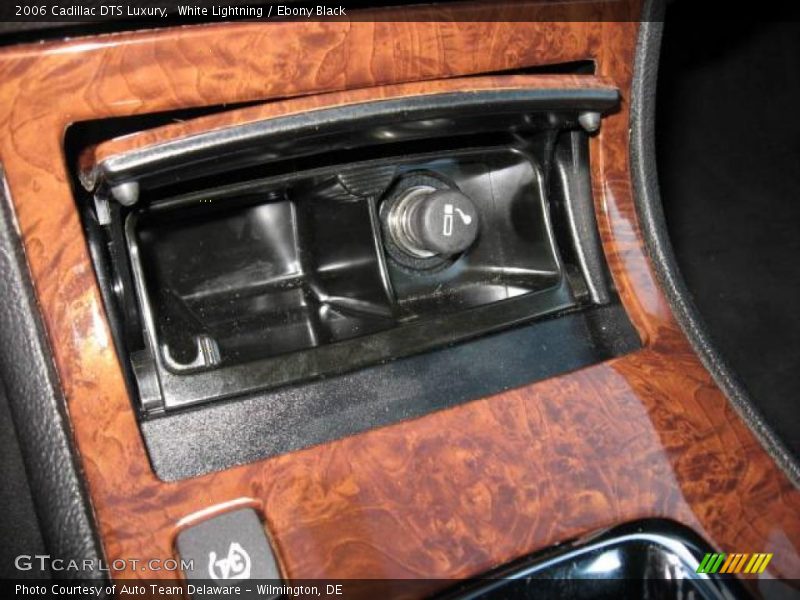 White Lightning / Ebony Black 2006 Cadillac DTS Luxury