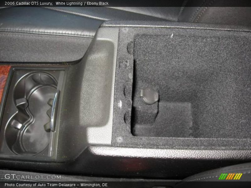 White Lightning / Ebony Black 2006 Cadillac DTS Luxury