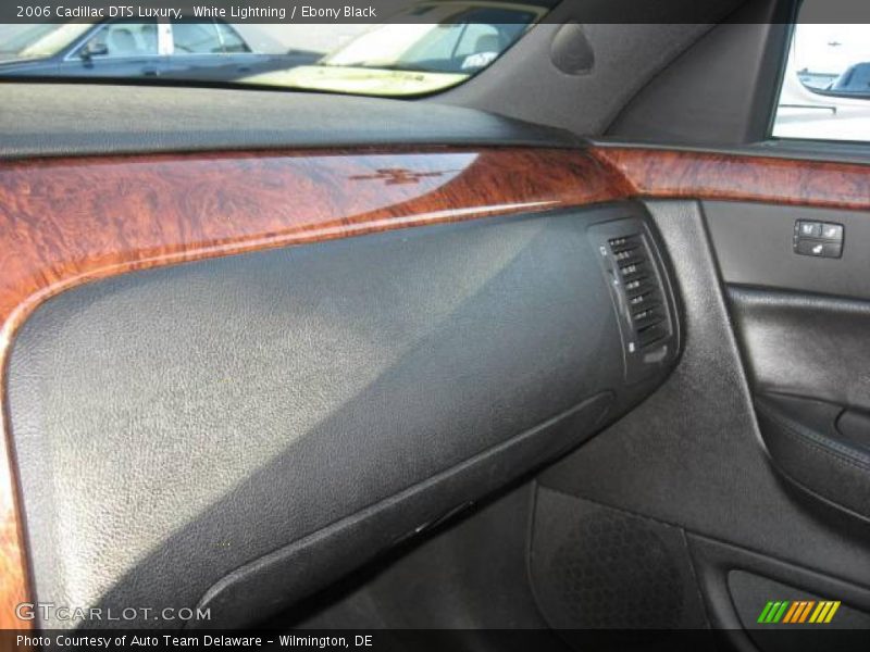 White Lightning / Ebony Black 2006 Cadillac DTS Luxury