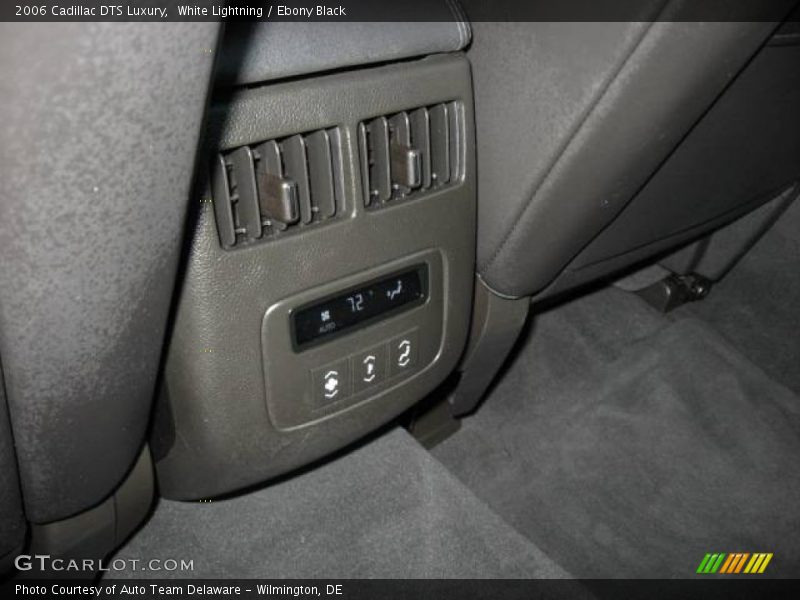 White Lightning / Ebony Black 2006 Cadillac DTS Luxury