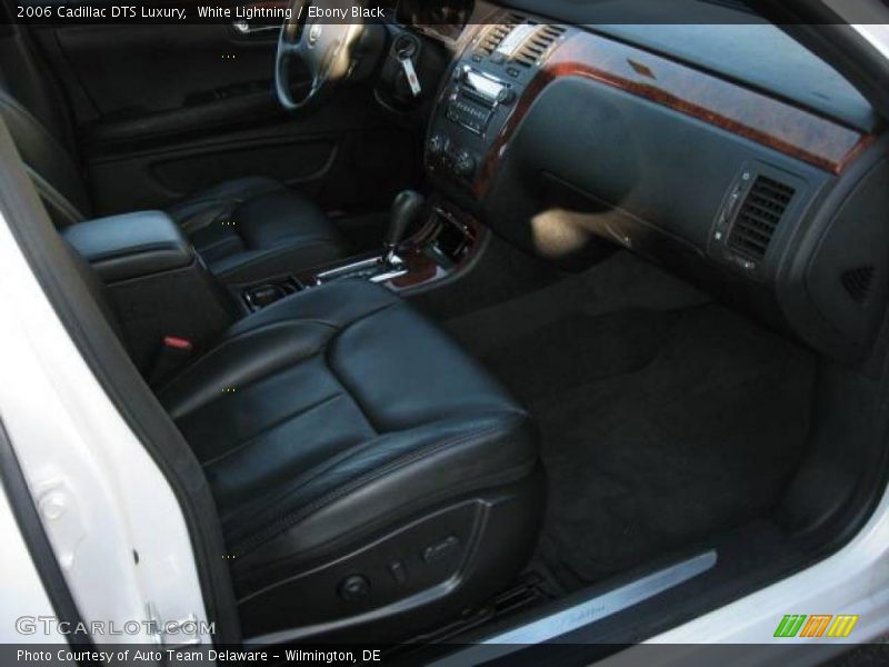 White Lightning / Ebony Black 2006 Cadillac DTS Luxury