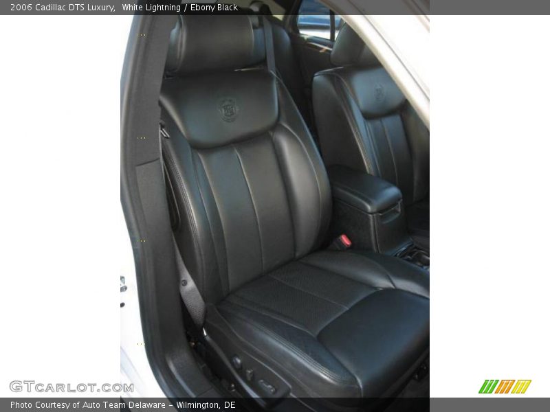 White Lightning / Ebony Black 2006 Cadillac DTS Luxury