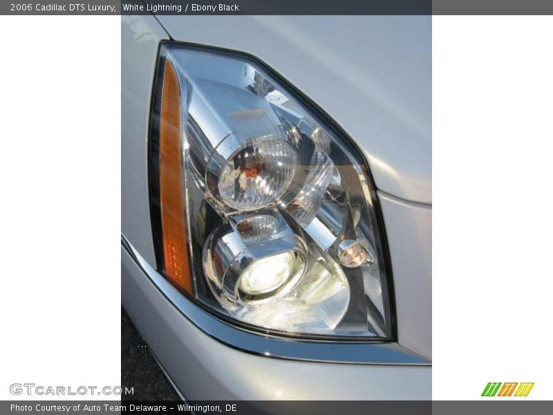 White Lightning / Ebony Black 2006 Cadillac DTS Luxury