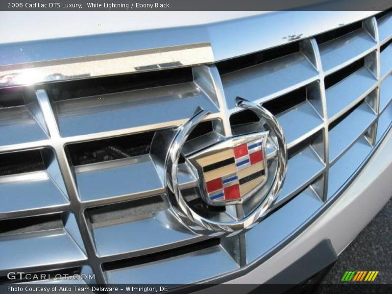White Lightning / Ebony Black 2006 Cadillac DTS Luxury