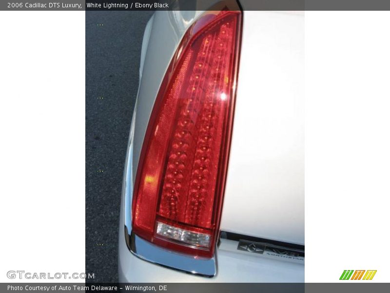 White Lightning / Ebony Black 2006 Cadillac DTS Luxury