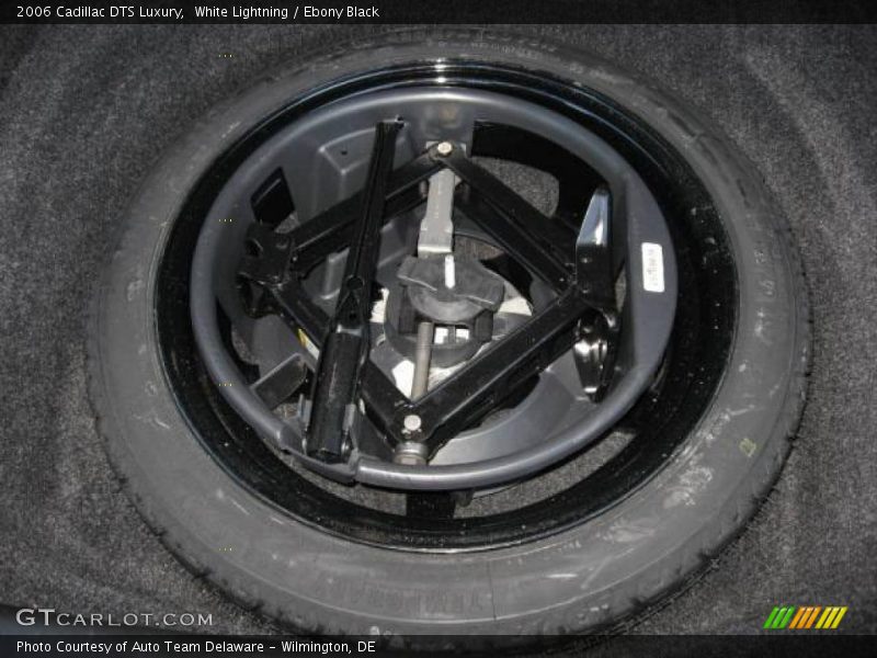 White Lightning / Ebony Black 2006 Cadillac DTS Luxury