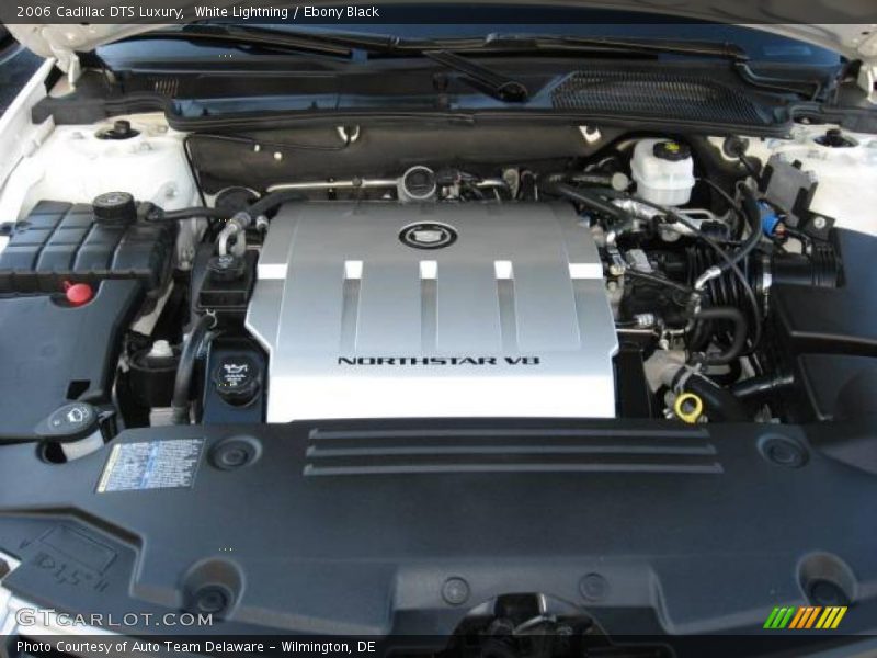 White Lightning / Ebony Black 2006 Cadillac DTS Luxury
