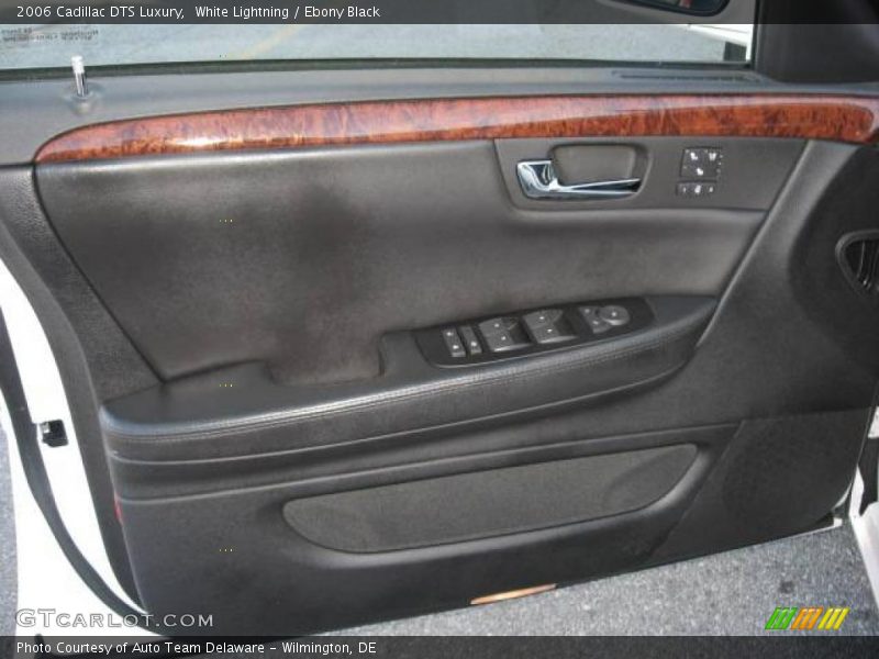 White Lightning / Ebony Black 2006 Cadillac DTS Luxury