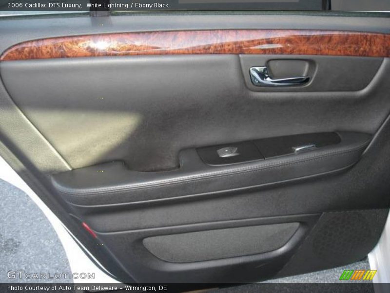 White Lightning / Ebony Black 2006 Cadillac DTS Luxury