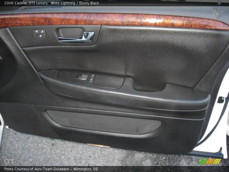 White Lightning / Ebony Black 2006 Cadillac DTS Luxury