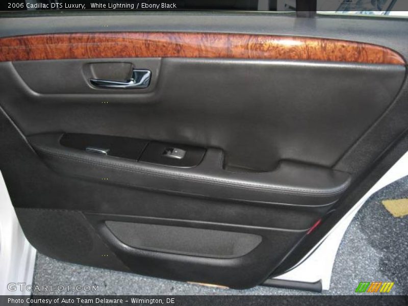 White Lightning / Ebony Black 2006 Cadillac DTS Luxury