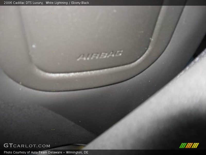 White Lightning / Ebony Black 2006 Cadillac DTS Luxury