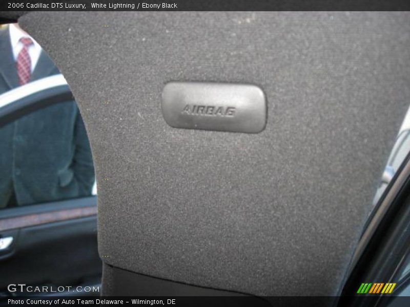 White Lightning / Ebony Black 2006 Cadillac DTS Luxury