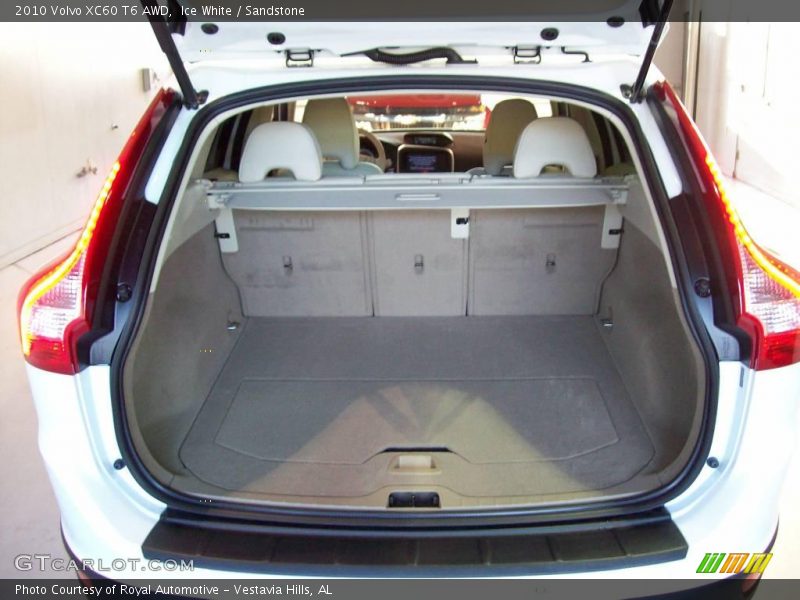 Ice White / Sandstone 2010 Volvo XC60 T6 AWD