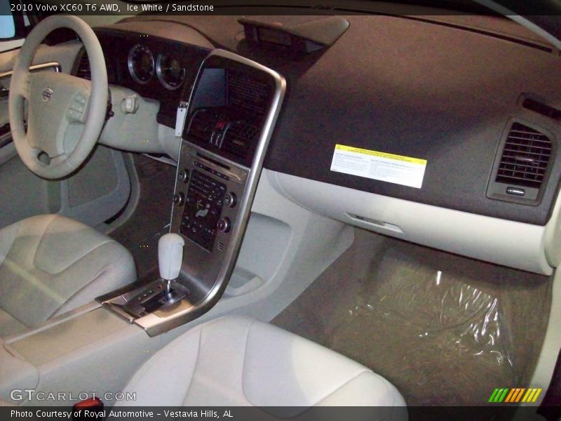 Ice White / Sandstone 2010 Volvo XC60 T6 AWD